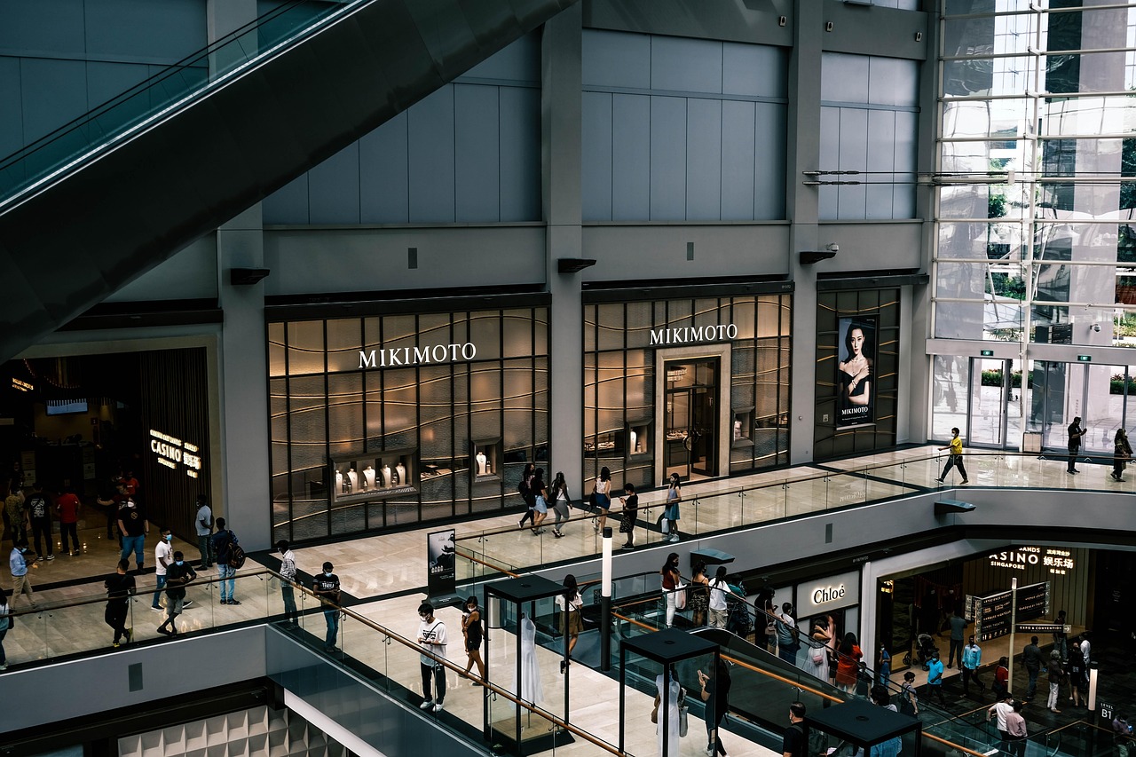 Navigating the Rise of AI Shopping Agents: Opportunities and Challenges for Small Retailers