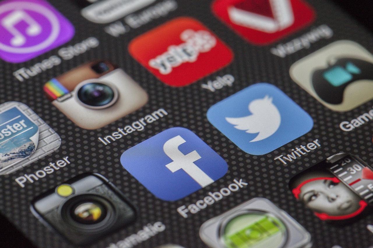 What Social Media Tasks to Automate vs. Outsource